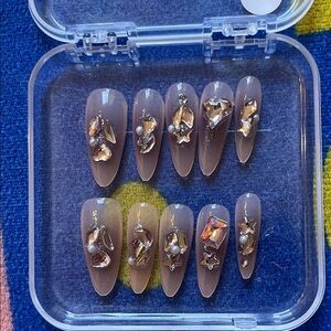 Elegant Brown Press-On Nails with Gold Accents